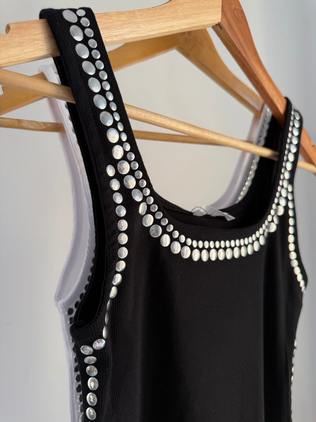 Echo Stud Tank