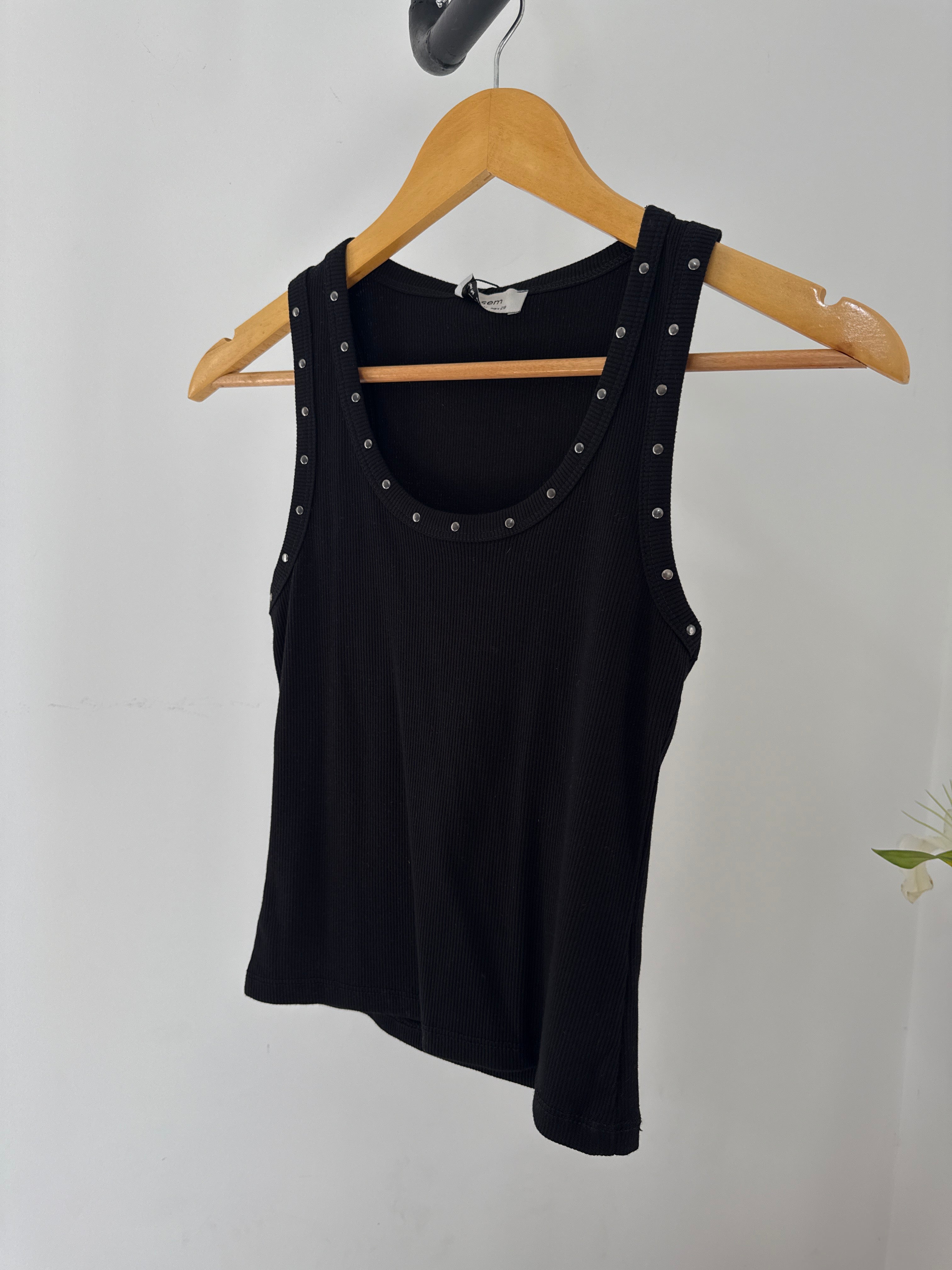 Stud Tank